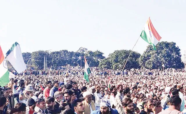 ସରକାରୀ ଆଦେଶକୁ ମା‌ନିଲେ ନାହିଁ ଚାଷୀ, ୟୁପିର ସାମ୍‌ଲି ମହାପଞ୍ଚାୟତରେ ବିପୁଳ ସମାଗମ