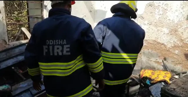 ରାଉରକେଲାରେ ଅଗ୍ନିକାଣ୍ଡ: ବହୁ ଆସବାବପତ୍ର ଜଳିପୋଡ଼ି ପାଉଁଶ, କାରଣ ଅସ୍ପଷ୍ଟ