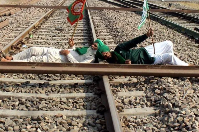 ଆସନ୍ତାକାଲି ମଧ୍ୟାହ୍ନ ୧୨ରୁ ୪ଟା ଚାଷୀଙ୍କ ରେଳରୋକ୍, ୨୦ ଅତିରିକ୍ତ କମ୍ପାନି ଫୋର୍ସ ମୁତୟନ କଲା ଭାରତୀୟ ରେଳ