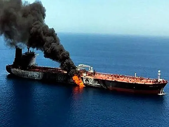 ଭାରତ ଆସୁଥିବା ଇସ୍ରାଏଲ ଜାହାଜ ଉପରେ ହେଲା ମିଶାଇଲ ମାଡ, ଇଞ୍ଜିନ ଖରାପ ପରେ ବି ଗୁଜୁରାଟ ତଟରେ ପହଞ୍ଚିଲା