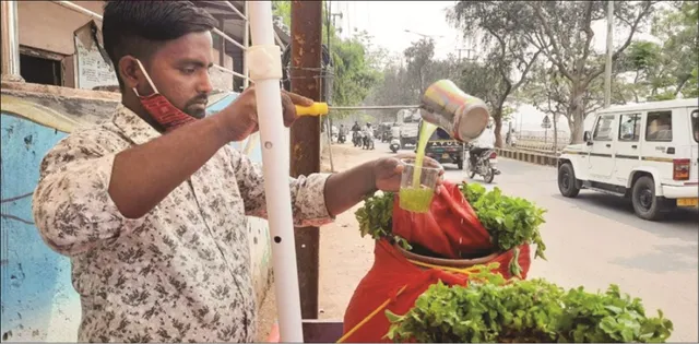 ଆଃ କି ଥଣ୍ତା.... ବୋତଲ କୋଲ୍‌ଡ ଡ୍ରିଙ୍କ୍‌ସକୁ ଫୁ...