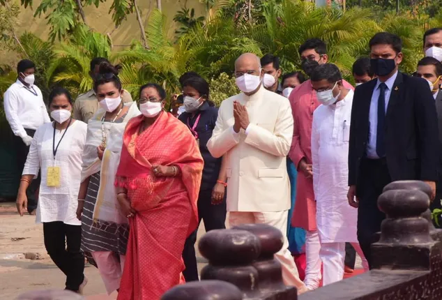 ଶ୍ରୀମନ୍ଦିରରେ ରାଷ୍ଟ୍ରପତି ରାମନାଥ କୋବିନ୍ଦ: ରାଷ୍ଟ୍ରପତିଙ୍କ ସହ ଅଛନ୍ତି ପତ୍ନୀ ସବିତା କୋବିନ୍ଦ, ରାଜ୍ୟପାଳ ପ୍ରଫେସର୍ ଗଣେଶୀ ଲାଲ୍ ଏବଂ କେନ୍ଦ୍ରମନ୍ତ୍ରୀ ଧର୍ମେନ୍ଦ୍ର ପ୍ରଧାନ