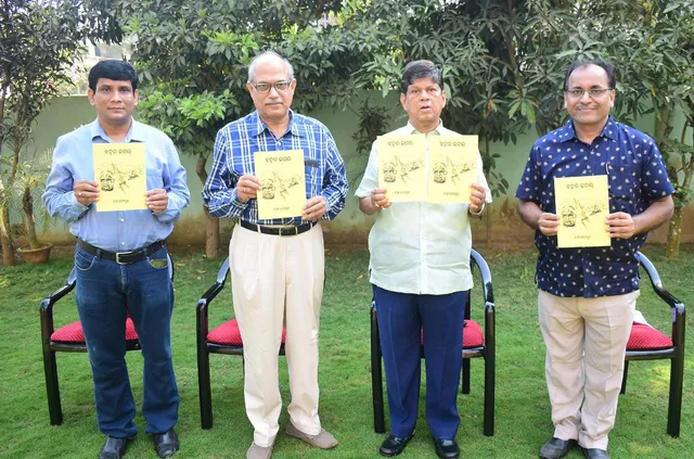 ଖ୍ୟାତନାମା ସାହିତ୍ୟିକ ଦାଶ ବେନହୁରଙ୍କ ରଚିତ ‘ଝଡ଼ର ଇଗଲ୍’ ପୁସ୍ତକ ଉନ୍ମୋଚିତ: ଉନ୍ମୋଚନ କଲେ ସମ୍ବାଦର ସଂପାଦକ ତଥା ଖଣ୍ଡପଡ଼ା ବିଧାୟକ ସୌମ୍ୟରଂଜନ ପଟ୍ଟନାୟକ