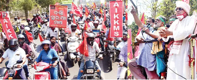 ରାଜଧାନୀରେ ଚାଷୀଙ୍କ ବାଇକ୍ ଶୋଭାଯାତ୍ରା: କେନ୍ଦ୍ର କୃଷି ଆଇନ, ଧାନ ବିକ୍ରି ବିରୋଧରେ ଗର୍ଜିଲେ