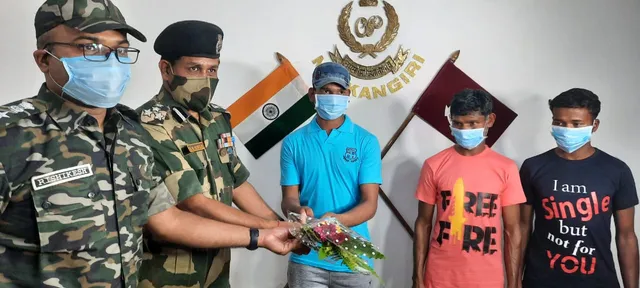 ଆତ୍ମସର୍ମପଣ କଲେ ତିନି କ୍ୟାଡର ମାଓବାଦୀ