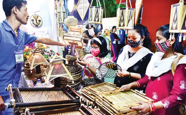 ସରିଲା ଗାନ୍ଧୀ ଶିଳ୍ପ ବଜାର: ୧୦ ଦିନରେ ୮୦ ଲକ୍ଷର ବେପାର, ଗ୍ରାହକଙ୍କ ପସନ୍ଦ ବାଉଁଶ ସାମଗ୍ରୀ ଷ୍ଟଲ୍‌