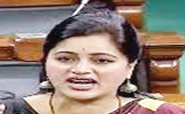 ମହିଳା ସାଂସଦଙ୍କ ଅଭିଯୋଗ: ଶିବସେନା ସାଂସଦ ଏସିଡ୍‌ ଆକ୍ରମଣ ଧମକ ଦେଇଛନ୍ତି