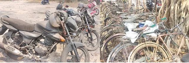 ବର୍ଷେ ହେଲା ଗଲେ କୁଆଡ଼େ? ରେଳ ଷ୍ଟେସନରେ ପାର୍କିଂ କରି ଫେରି ନାହାନ୍ତି ୮୦ ବାଇକ୍‌, ସାଇକେଲ ମାଲିକ