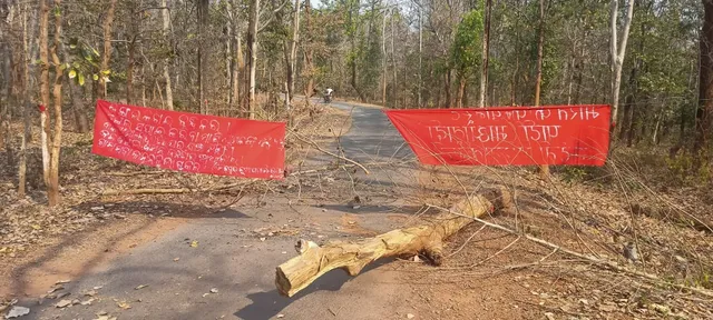 ଜଙ୍ଗଲ କଟାକୁ ବିରୋଧ କରି ନକ୍ସଲ ମାରିଲେ ବ୍ୟାନର ଓ ପୋଷ୍ଟର