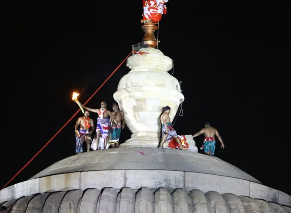 ଶ୍ରୀଲିଙ୍ଗରାଜ ମନ୍ଦିରରେ ଉଠିଲା ମହାଦୀପ।