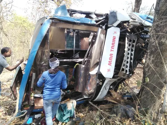 ଗୋଡ଼ଭଙ୍ଗା ଘାଟିରେ ଓଲଟିଲା ବସ୍; ଜଣେ ମୃତ, ୨୦ରୁ ଊର୍ଦ୍ଧ୍ବ ଯାତ୍ରୀ ଆହତ 