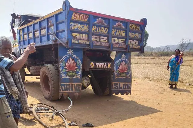 ନାବାଳକଙ୍କ ଉପରେ ଚଢ଼ିଗଲା ଡମ୍ପର, ଉତ୍ତ୍ୟକ୍ତ ଲୋକଙ୍କ ରାସ୍ତାରୋକ