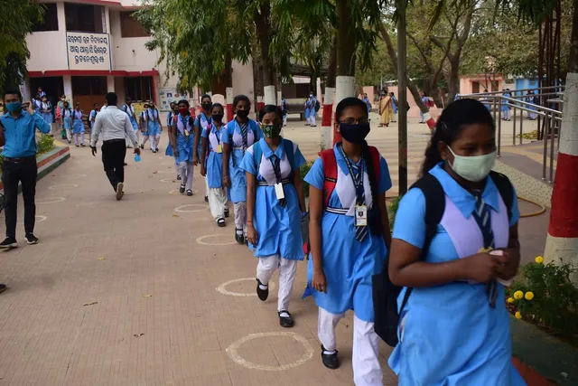 ଆଜିଠାରୁ ସକାଳୁଆ ସ୍କୁଲ