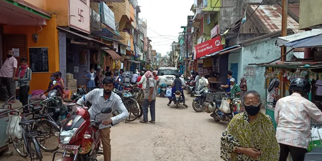 ଭଞ୍ଜନଗର : ଘୋ‌ଷଣାରେ ସୀମିତ କୋଭିଡ୍ କଟକଣା, ନିୟମ ତା’ ବାଟରେ, ମାନିବାକୁ ନିଘା ନାହିଁ