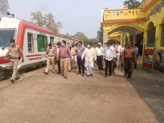 ଭଞ୍ଜପୁର ଷ୍ଟେସନ୍‌ରେ ବୁକିଂ କାଉଣ୍ଟର୍‌ ଖୋଲିବାକୁ ଦାବି, ମୟୁରଭଞ୍ଜରେ ରେଳ ଭିତ୍ତିଭୂମି ବିକାଶ ନେଇ ଡିଆରଏମ୍‌ଙ୍କ ସହିତ ସାଂସଦ ବିଶ୍ବେଶ୍ବରଙ୍କ ଆଲୋଚନା