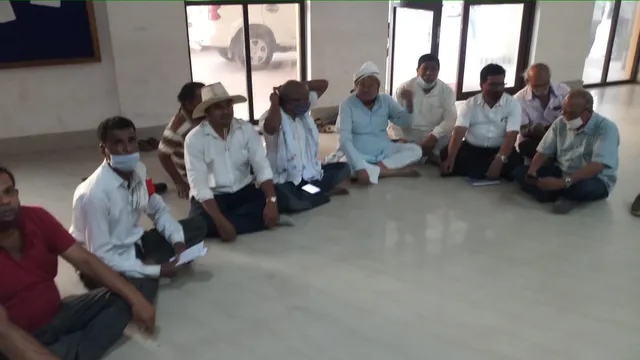 ଧାନ କିଣା ନେଇ ଜିଲ୍ଲାପାଳଙ୍କ କାର୍ଯ୍ୟାଳୟ ଅଫିସ ଭିତରେ ଚାଷୀଙ୍କ ଧାରଣା