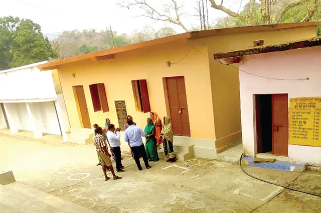 ପ୍ରବାସୀ ଓଡ଼ିଆଙ୍କୁ ରନ୍ଧାଖାଦ୍ୟ ଯୋଗାଣର ଟଙ୍କା ମିଳିନି, ପଞ୍ଚାୟତ କାର୍ଯ୍ୟାଳୟରେ ତାଲା ପକାଇଲେ ମହିଳା ସଂଘ