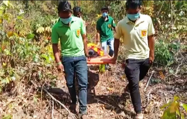 ଘାଟି ଉଠି ପାରିଲାନି ଆମ୍ବୁଲାନସ୍…  ଷ୍ଟ୍ରେଚରରେ ୧୦ କିମି ବୁହାହେଲେ ରୋଗୀ