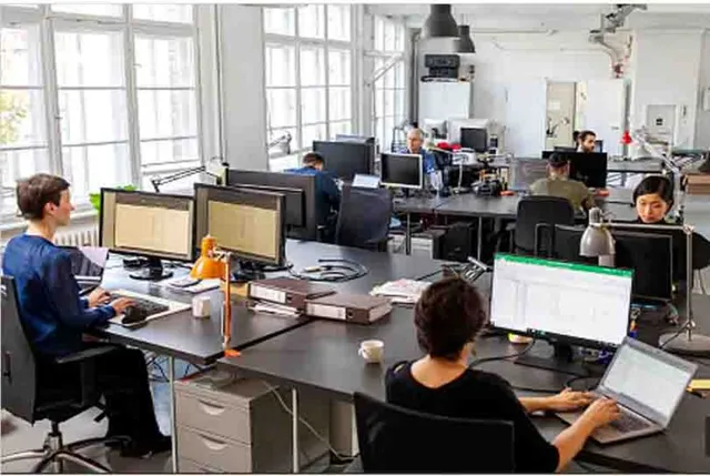 ଦୁଇ ମିନିଟ ପୂର୍ବରୁ ଅଫିସ ଛାଡ଼ିବାରୁ କଟିଗଲା ସରକାରୀ କର୍ମଚାରୀଙ୍କ ଦରମା