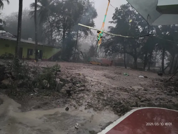 ଭଦ୍ରକ ଜିଲ୍ଲା: ରାନିତାଲ ଅଞ୍ଚଳରେ କୁଆପଥର ମାଡ଼ ସହ ବର୍ଷା ଓ ପବନ।