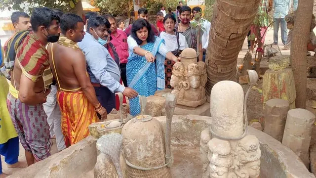 ଏକାମ୍ର କ୍ଷେତ୍ର ପରିଦର୍ଶନ ପରେ ସାଂସଦ ଅପରାଜିତା ଷଡ଼ଙ୍ଗୀ କହିଲେ ନିୟମ ଭଙ୍ଗ କରି ପୁରାତନ କୀର୍ତିରାଜି ଭଙ୍ଗାଯାଇଛି