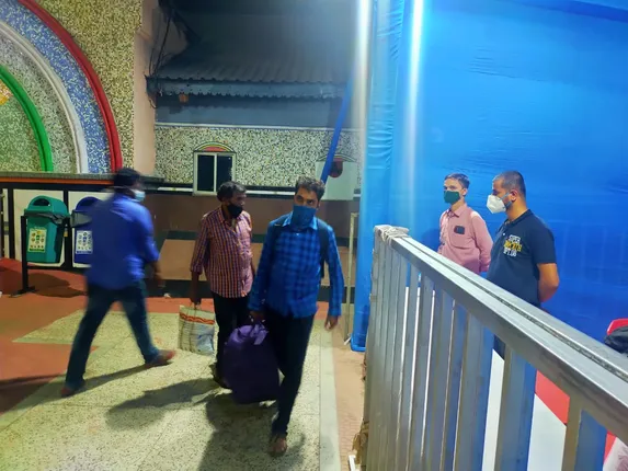 ଗଂଜାମରେ ପୁଣି ବିସ୍ଫୋରକ ରୂପ ନେଇପାରେ କରୋନା; କଟକଣା ନାହିଁ, ଫେରୁଛନ୍ତି ପ୍ରବାସୀ