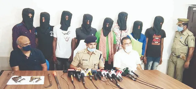 ଟ୍ରଲର ମାଲିକଙ୍କୁ ଗୁଳିକରି ହତ୍ୟା ଘଟଣା : ୮ ଅଭିଯୁକ୍ତ ଗିରଫ, ୨ ବନ୍ଧୁକ ଓ ଗୁଳି ଜବତ