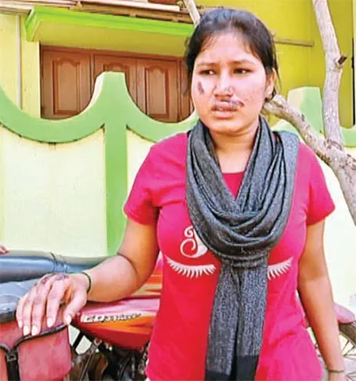 ବୁଲେଟ୍‌ ରାଣୀ ରିନୁଙ୍କୁ ଚାରିଆଡ଼ୁ ସାବାସି : ସାହସିକତା ପାଇଁ ପୁରସ୍କୃତ କରିବ କମିସନରେଟ୍‌ ପୁଲିସ