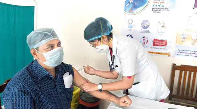 କୋଭିଡ୍‌ ଟିକା ହିତାଧିକାରୀ ଭିନ୍ନ ଭିନ୍ନ ସ୍ଥାନରେ ନେଇପାରିବେ ପ୍ରଥମ ଓ ଦ୍ୱିତୀୟ ଡୋଜ୍‌: କେନ୍ଦ୍ର ସ୍ୱାସ୍ଥ୍ୟ ମନ୍ତ୍ରାଳୟ