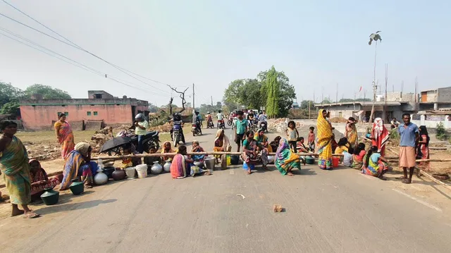 ନାଲକୋ ନଗର: ପାଣି ସମସ୍ୟାର ସମାଧାନ ପାଇଁ ରାସ୍ତା ଅବରୋଧ କଲେ  ଶିତିରାସାହିବାସୀ