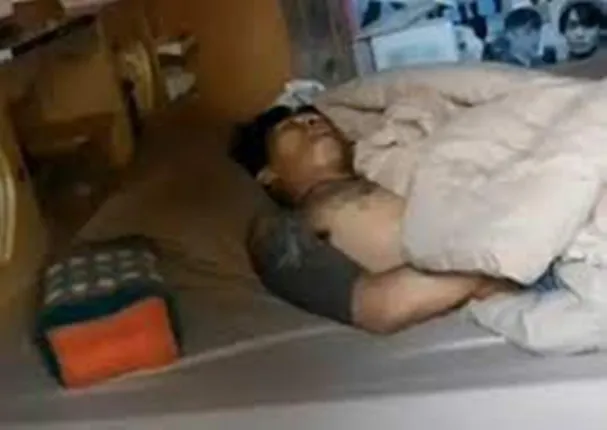 ପୁଲିସ ଅଧିକାରୀଙ୍କ ଘରକୁ ଚୋରି କରିବାକୁ ଯାଇଥିବା ବେଳେ ନରମ ବିଛଣା ଓ ଏସି ଦେଖି ଶୋଇ ପଡ଼ିଲା ଚୋର, ଆଉ ତା’ପରେ…