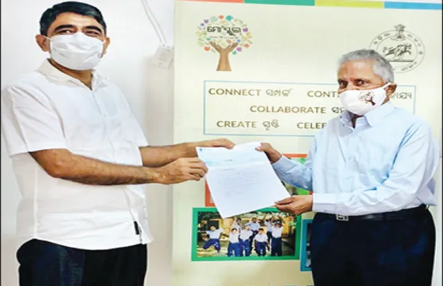 ‘ମୋ ସ୍କୁଲ୍’ ଅଭିଯାନକୁ ସଫଳତା: ଅବସରପାପ୍ତ ପ୍ରଶାସକ ହରିହର ପଣ୍ଡା ଦେଲେ ୨୫ ଲକ୍ଷ