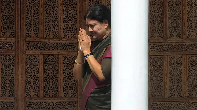 ସକ୍ରିୟ ରାଜନୀତିରୁ ସନ୍ୟାସ ନେଲେ ଶଶିକଳା