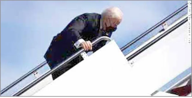 ଏୟାର ଫୋର୍ସ ଵାନ୍‌ ଚଢ଼ିଲାବେଳେ ବାଇଡେନ୍‌ ତିନି ଥର ଝୁଣ୍ଟିହେଲେ