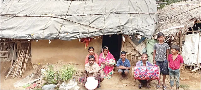 ଛିଣ୍ଡା ପଲିଥିନ୍‌ ତଳେ ବିତୁଛି ଜୀବନ, ବେସାହାରା ବାଜାବାଲା