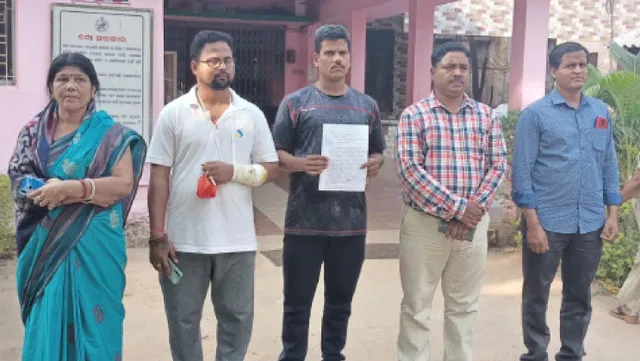 ସୂଚନା ଅଧିକାର କର୍ମୀ ସର୍ବେଶ୍ବର ବେହୁରାଙ୍କୁ ବୋମାମାଡ଼ ଘଟଣା : ଏତଲାରେ ବିଧାୟକଙ୍କ ନାଁ