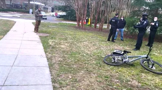 ଆମେରିକାର ଉପରାଷ୍ଟ୍ରପତି କମଳା ହାରିସ୍‌ଙ୍କ ଆବାସିକ କାର୍ଯ୍ୟାଳୟର ନିକଟରୁ ସଶସ୍ତ୍ର ବ୍ୟକ୍ତି ଗିରଫ