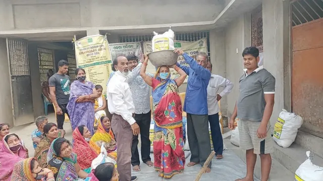 କୋରେଇ : ଶ୍ରମଦାନ ଶିବିରରେ ରାସନ ସାମଗ୍ରୀ ବଣ୍ଟନ