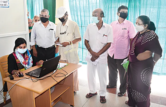 ପ୍ରଥମ ଦିନରେ ଝୁଣ୍ଟିଲା ଟିକାକରଣ କାର୍ଯ୍ୟକ୍ରମ : ବରିଷ୍ଠ ନାଗରିକ ନାକେଦମ୍‌