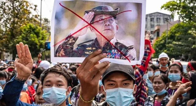 ଯେତେବେଳେ ଲୋକଙ୍କ ରକ୍ତରେ ଭିଜୁଥିଲା ରାସ୍ତା, ସେନା ମୁଖ୍ୟ କରୁଥିଲେ ପାର୍ଟି