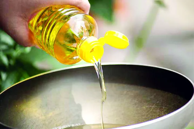 ବଢୁନି ଚାହିଦା; ହୁ ହୁ ହେଇ ବଢ଼ୁଛି ତେଲ ଦର, ମାସକରେ ଲିଟର ପିଛା ୪୦ ଟଙ୍କା ବଢ଼ିଲାଣି ସୋରିଷ ତେଲ