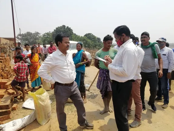 ସୁନାବେଡ଼ାବାସୀ ଛତିଶଗଡ଼ରେ ମିଶିବା ନିଷ୍ପତ୍ତି ଘଟଣା : ଗାଁରେ ପହଞ୍ଚିଲା ପ୍ରଶାସନ