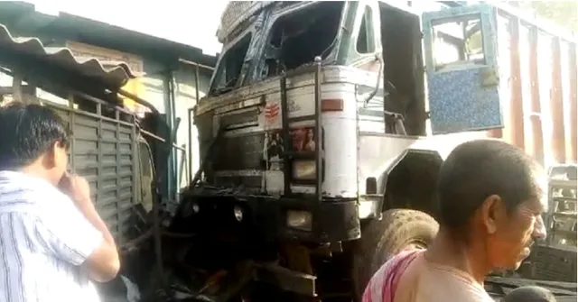 ହୋଲି ପାଇଁ ରଙ୍ଗ କିଣୁକିଣୁ ମାଡ଼ିଗଲା ଟ୍ରକ, ଘଟଣାସ୍ଥଳରେ ୭ ଜଣଙ୍କର ମୃତ୍ୟୁ