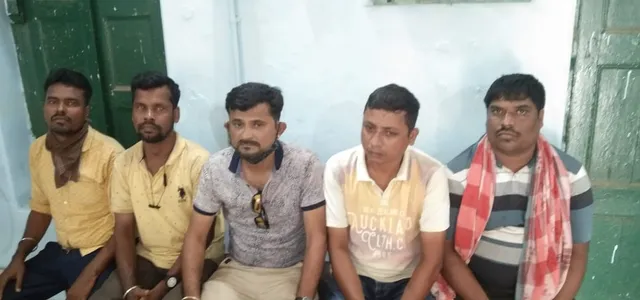 ବନ୍ଧୁକ ସହିତ ୪ ସନ୍ଦିଗ୍ଧ ଗିରଫ; ହୋଟେଲ୍‌ରେ ଥିଲେ, ମାଡ଼ି ବସିଲା ସ୍ପେଶାଲ୍ ସ୍କ୍ବାର୍ଡ