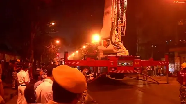 କୋଲକାତାର ରେଳ ସୌଧରେ ଲାଗିଲା ନିଆଁ, ଲିଭାଇବା ପାଇଁ ଘଟଣାସ୍ଥଳରେ ପହଞ୍ଚିଲା ଅଗ୍ନିଶମ ବାହିନୀର ୧୦ଟି ଗାଡ଼ି