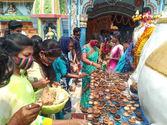 ମହାଶିବରାତ୍ରୀରେ ବାଲେଶ୍ୱରର ଝାଡ଼େଶ୍ବର ମନ୍ଦିରରେ ଶ୍ରଦ୍ଧାଳୁମାନଙ୍କ ଦୀପଦାନ