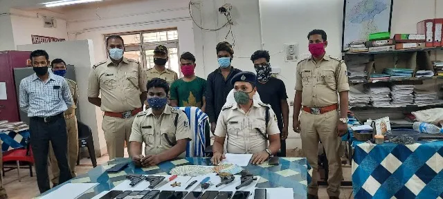 ୪ ବନ୍ଧୁକ ସହ ବିପୁଳ ମାରଣାସ୍ତ୍ର ଜବତ, ୩ ଗିରଫ