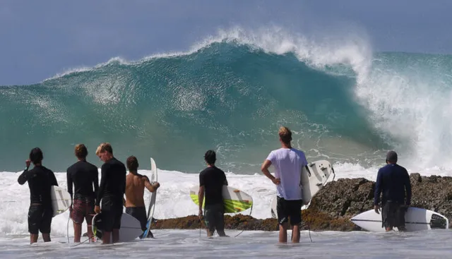 ମୁହଁମୁହିଁ ହେବାକୁ ଯାଉଛି ଦୁଇଟି ସାମଦ୍ରିକ ଝଡ଼ ! ଆସୁଛି ବିରଳ ତୋଫାନ୍, ଅଷ୍ଟ୍ରେଲିଆ ପାଣିପାଗ ବିଭାଗ ଜାରି କଲା ସତର୍କ ସୂଚନା