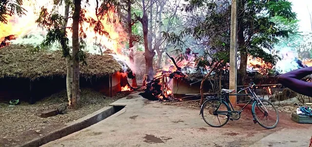 ଦୁଇ ପରିବାରର ଛଅ ବଖରା ଭସ୍ମୀଭୂତ