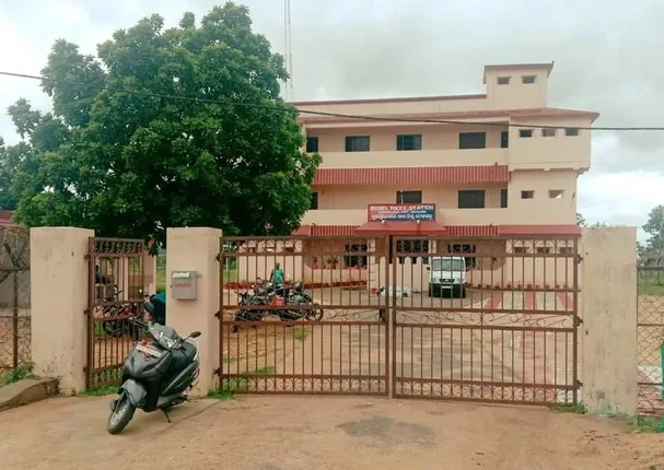 ଜମି ଭାଗବଣ୍ଟାକୁ ନେଇ ଗଣ୍ଡଗୋଳ; ଦିଅରର ଟାଙ୍ଗିଆ ଚୋଟରେ ଭାଉଜ ମୃତ, ପୁତୁରା ଗୁରୁତର